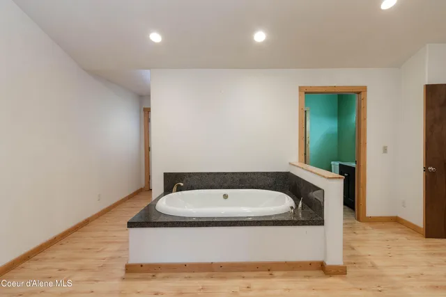 $1,100,000 | 1657 East Dufort Road, Sagle, ID 83860