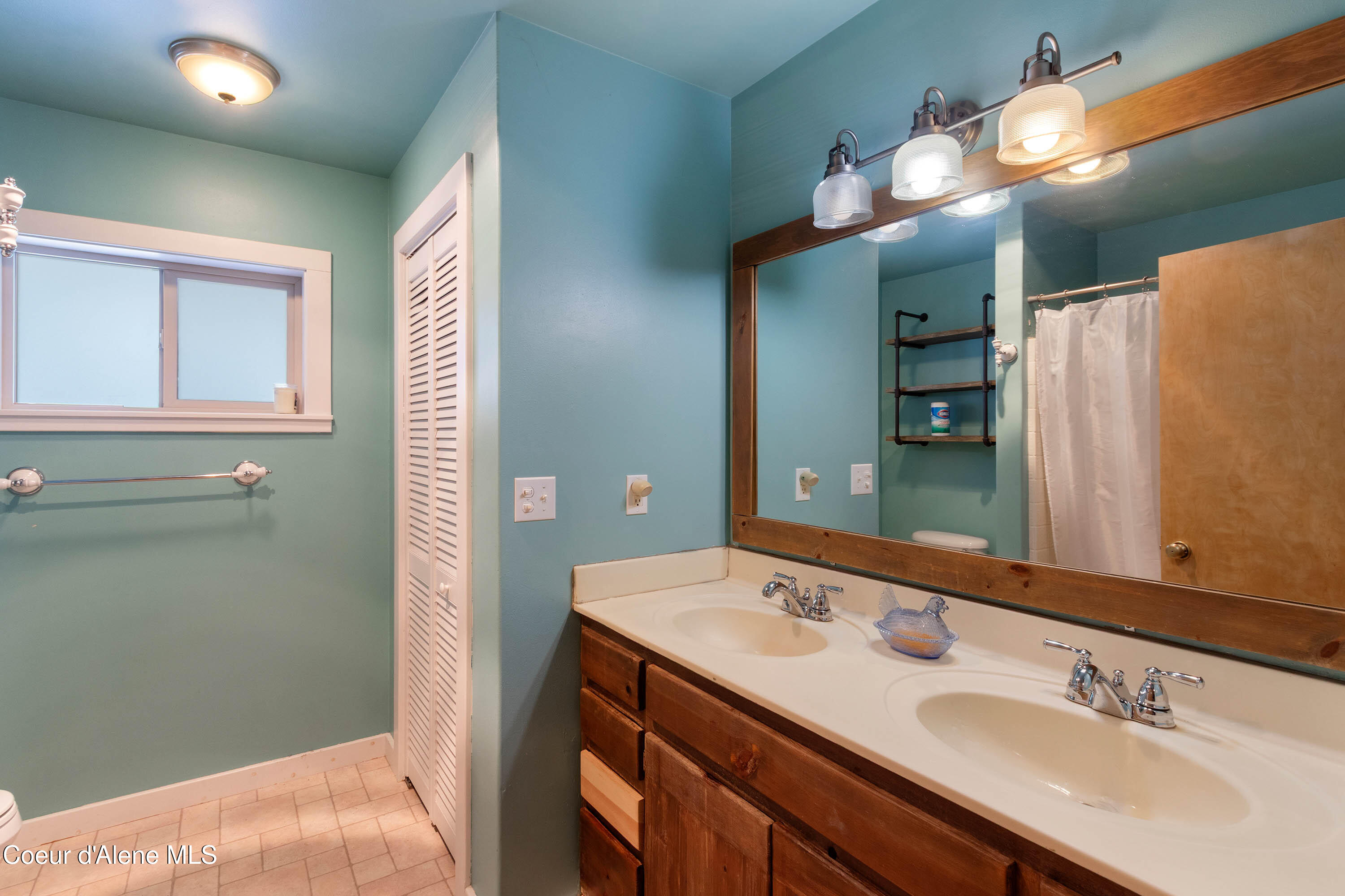 1657 East Dufort Road Sagle, ID 83860 - Photo 20 of 37 double