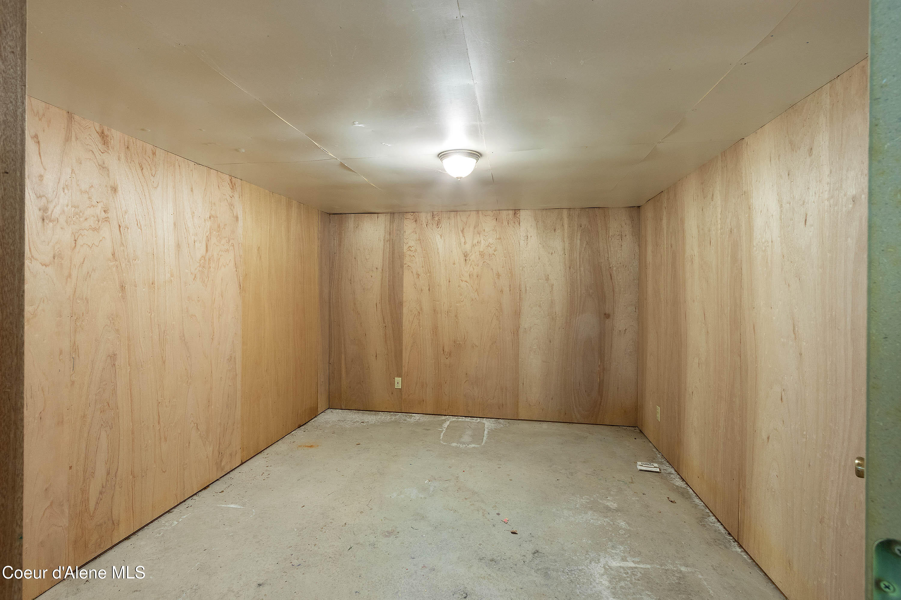 1657 East Dufort Road Sagle, ID 83860 - Photo 28 of 41 store