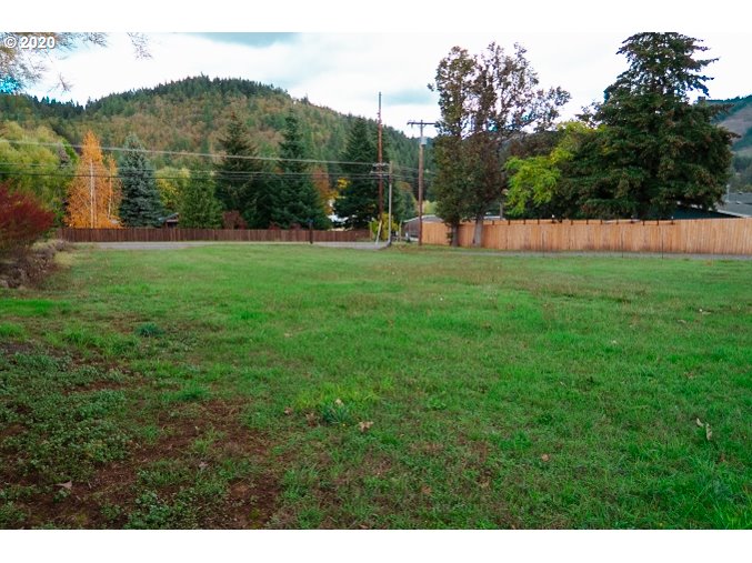 145 Northwest Loop Road White Salmon, WA 98672 - Photo 2 of 5 Gallery Image 2