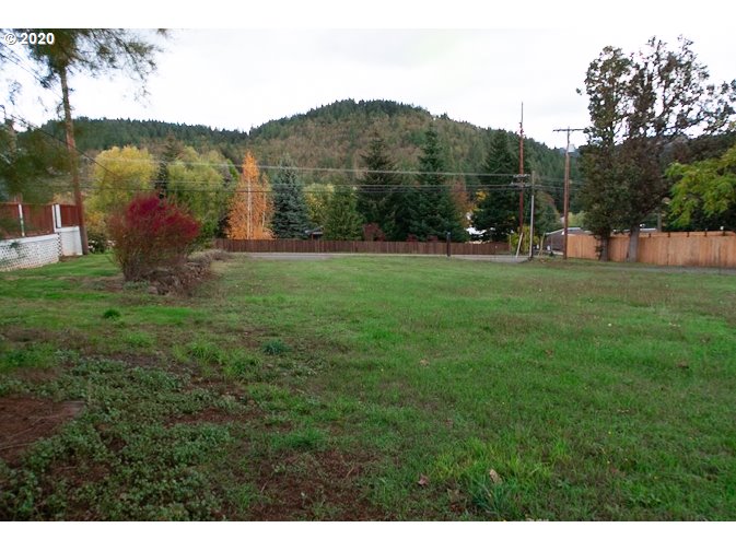 145 Northwest Loop Road White Salmon, WA 98672 - Photo 3 of 5 Gallery Image 3