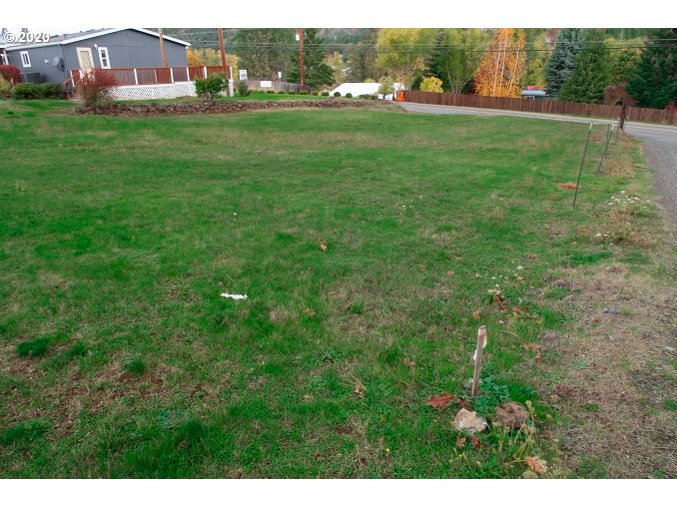 145 Northwest Loop Road White Salmon, WA 98672 - Photo 4 of 5 Gallery Image 4