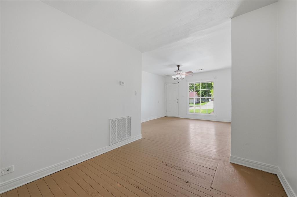 1105 West Hull Street Denison, TX 75020 - Photo 6 of 25
