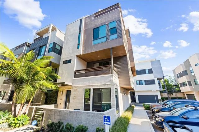 $1,895,000 | 628 Cardiff Reef, Costa Mesa, CA 92627