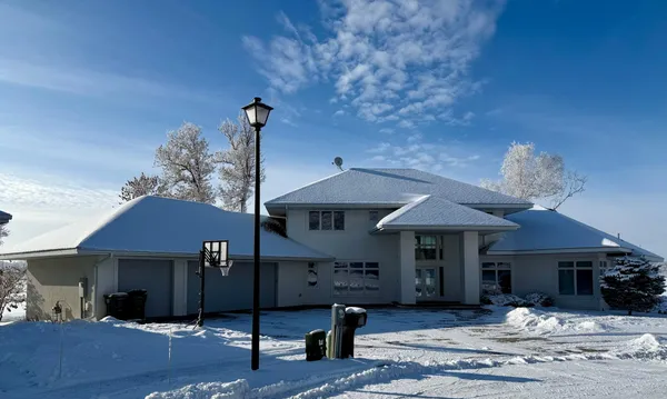 $1,050,000 | 553 Lake Street North, Sauk Centre, MN 56378