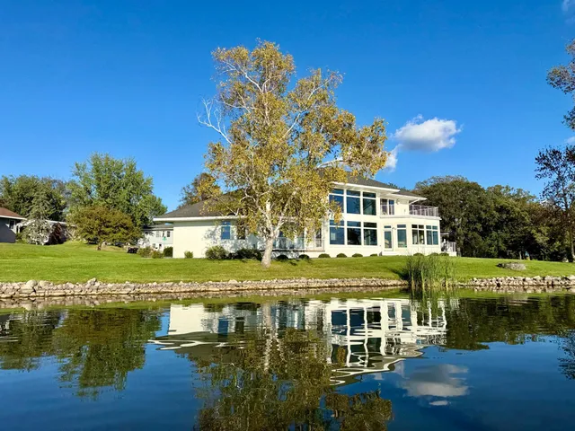 $1,050,000 | 553 Lake Street North, Sauk Centre, MN 56378