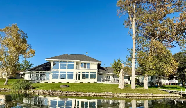 $1,050,000 | 553 Lake Street North, Sauk Centre, MN 56378