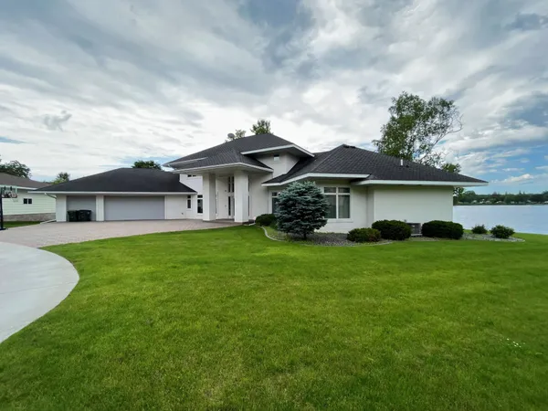 $1,050,000 | 553 Lake Street North, Sauk Centre, MN 56378