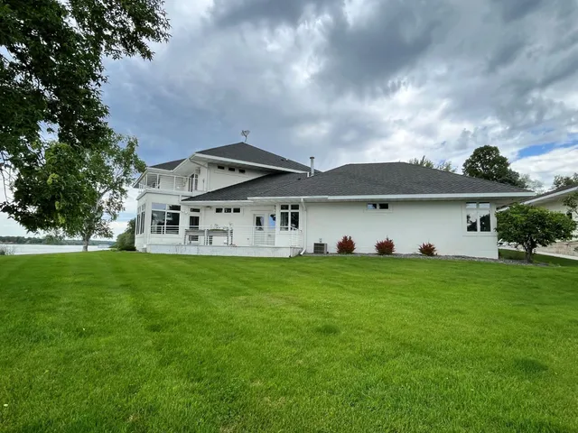 $1,050,000 | 553 Lake Street North, Sauk Centre, MN 56378