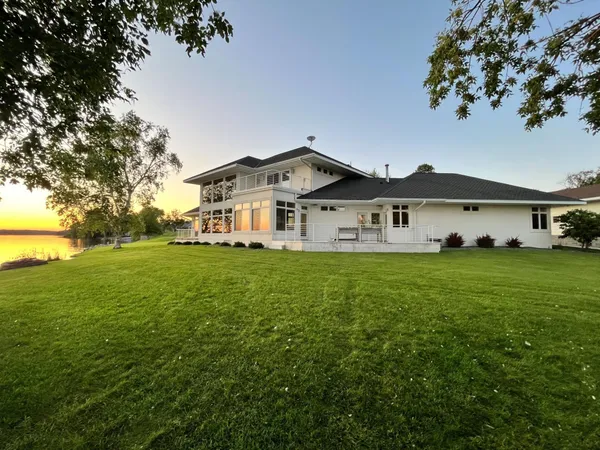 $1,050,000 | 553 Lake Street North, Sauk Centre, MN 56378