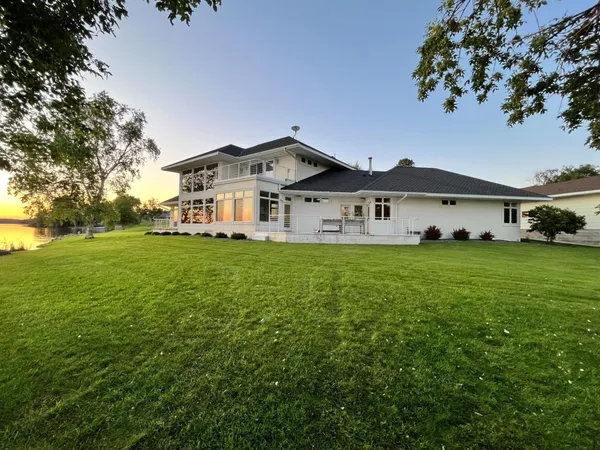 $1,050,000 | 553 Lake Street North, Sauk Centre, MN 56378