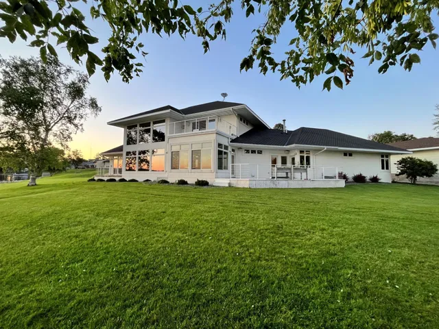 $1,050,000 | 553 Lake Street North, Sauk Centre, MN 56378