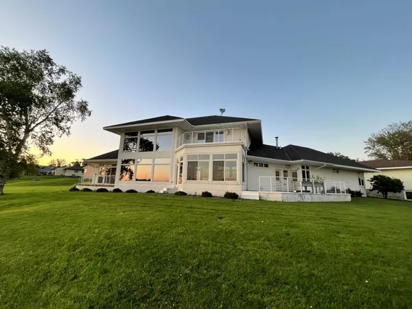 $1,050,000 | 553 Lake Street North, Sauk Centre, MN 56378