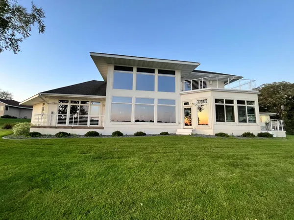 $1,050,000 | 553 Lake Street North, Sauk Centre, MN 56378