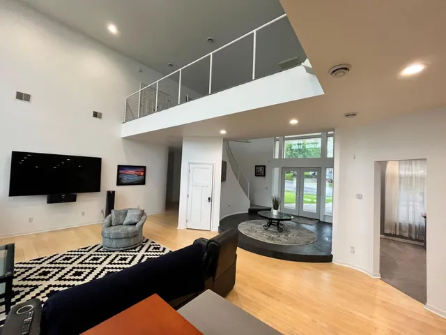 $1,050,000 | 553 Lake Street North, Sauk Centre, MN 56378