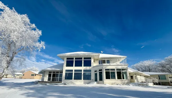 $1,050,000 | 553 Lake Street North, Sauk Centre, MN 56378