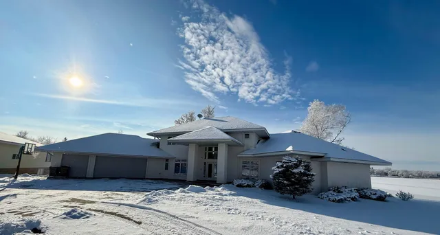 $1,050,000 | 553 Lake Street North, Sauk Centre, MN 56378