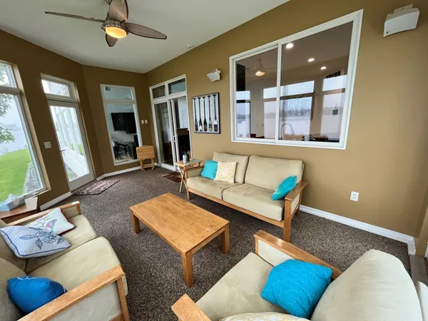 $1,050,000 | 553 Lake Street North, Sauk Centre, MN 56378