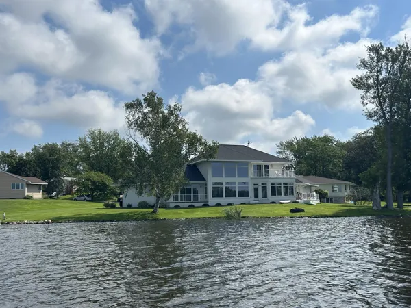 $1,050,000 | 553 Lake Street North, Sauk Centre, MN 56378