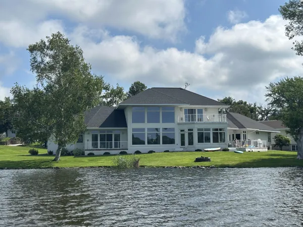 $1,050,000 | 553 Lake Street North, Sauk Centre, MN 56378