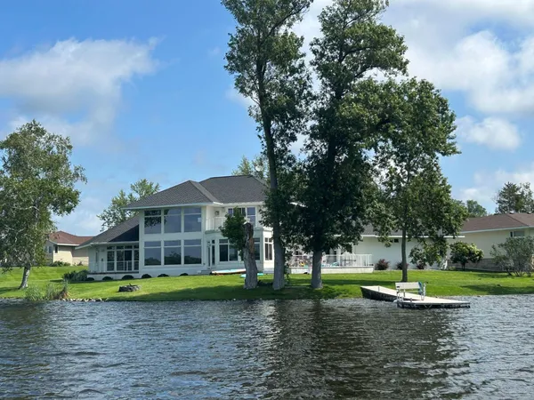 $1,050,000 | 553 Lake Street North, Sauk Centre, MN 56378