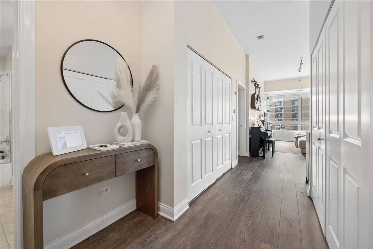 230 West Division Street, Unit 602 Chicago, IL 60610 - Photo 3 of 25