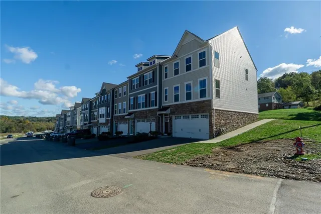 $2,650 | 124 Rivulet Place, Zelienople, PA 16063