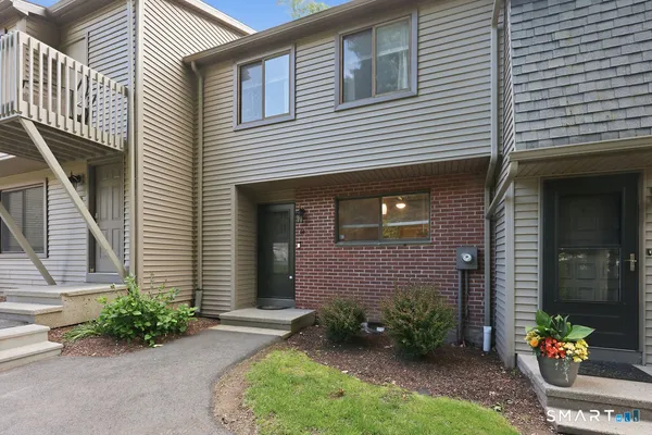 $349,900 | 44 Conestoga Way, Unit 44, Glastonbury, CT 06033