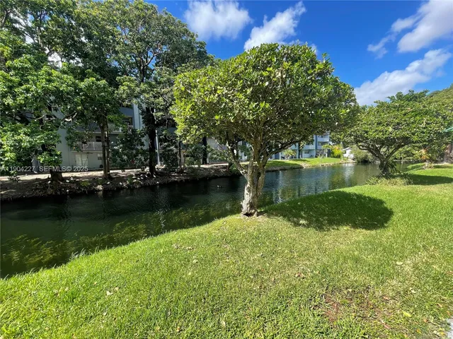 $395,000 | 9203 Fontainebleau Boulevard, Unit 113, Miami, FL 33172
