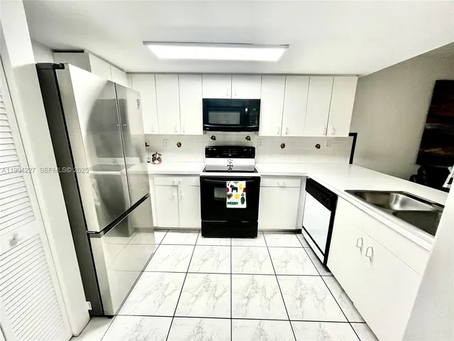 $395,000 | 9203 Fontainebleau Boulevard, Unit 113, Miami, FL 33172