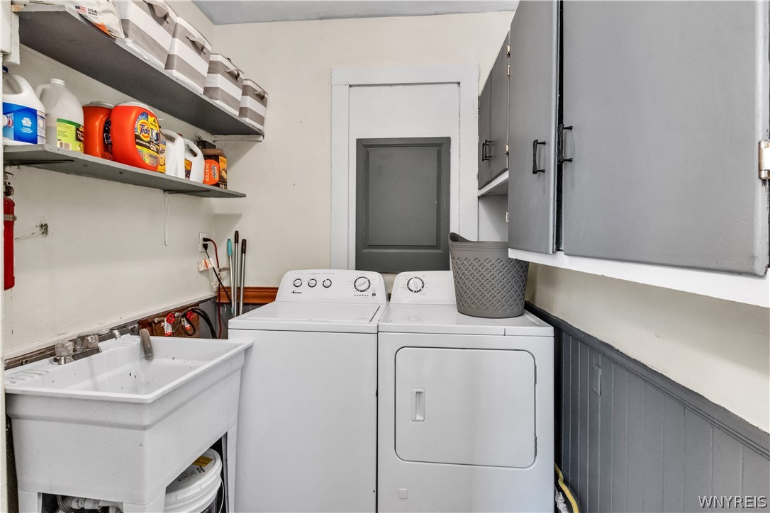 492 Connecticut Street Buffalo, NY 14213 - Photo 18 of 33 492 Connecticut 1st floor bath and laundry