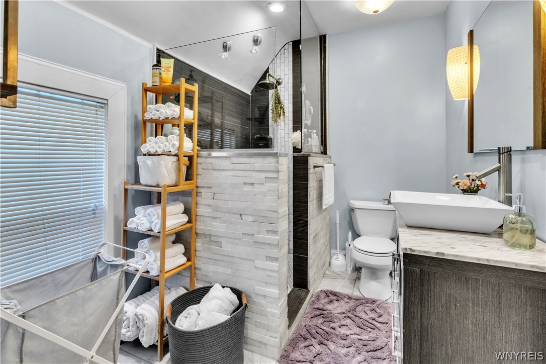 492 Connecticut Street Buffalo, NY 14213 - Photo 23 of 33 Bathroom 1 - 2nd fllor
