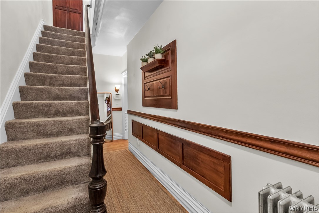 492 Connecticut Street Buffalo, NY 14213 - Photo 4 of 33 492 Connecticut Front entry - Stairs