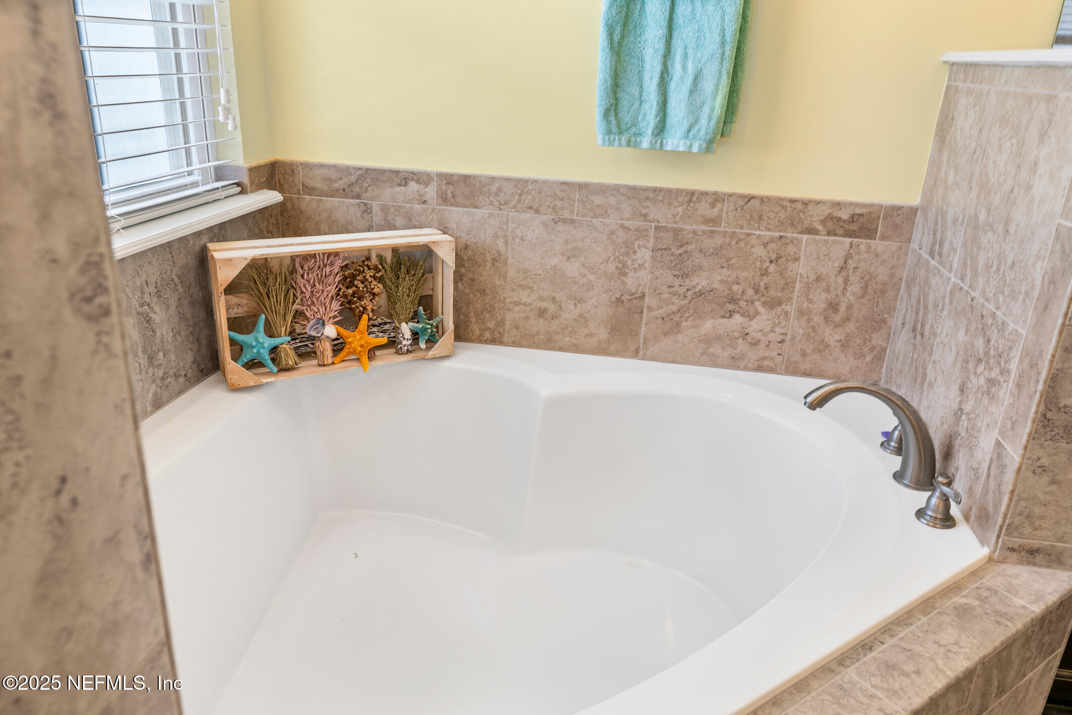 200 Ellsworth Circle St. Johns, FL 32259 - Photo 35 of 48 a bathroom with a tub