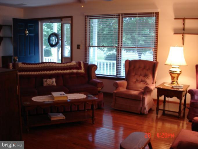 44636 Three Coves Road Hollywood, MD 20636 - Photo 12 of 16 Living Room