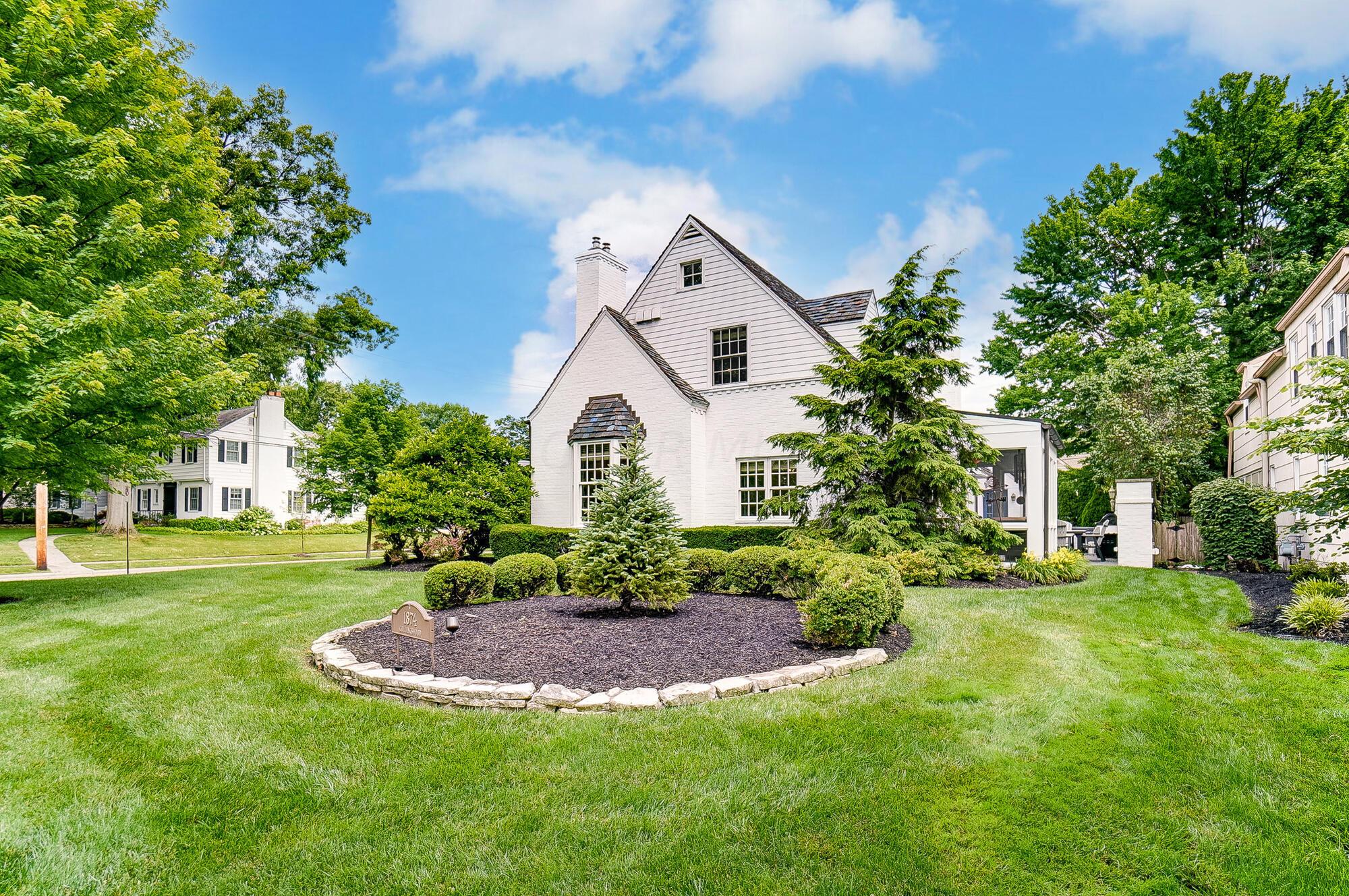 1874 Collingswood Road Upper Arlington, OH 43221 - Photo 8 of 113 011_1874 Collingswood Rd