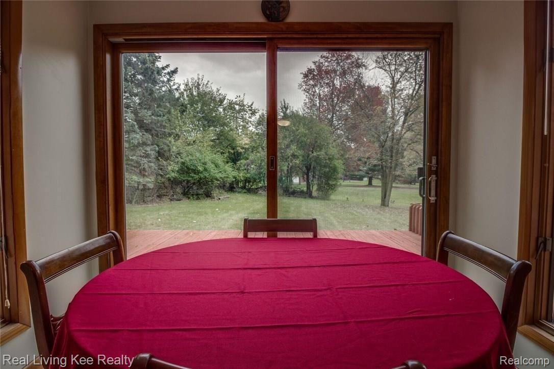 23940 Berg Road Southfield, MI 48033 - Photo 28 of 46 Interiors-28_preview.jpeg