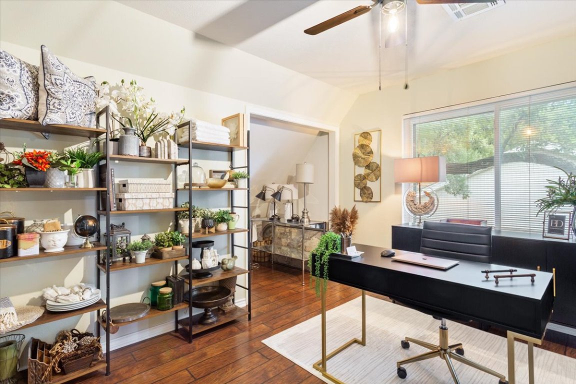 2217 Stagecoach Trail Temple, TX 76502 - Photo 11 of 39 a living room with furniture and wooden floor