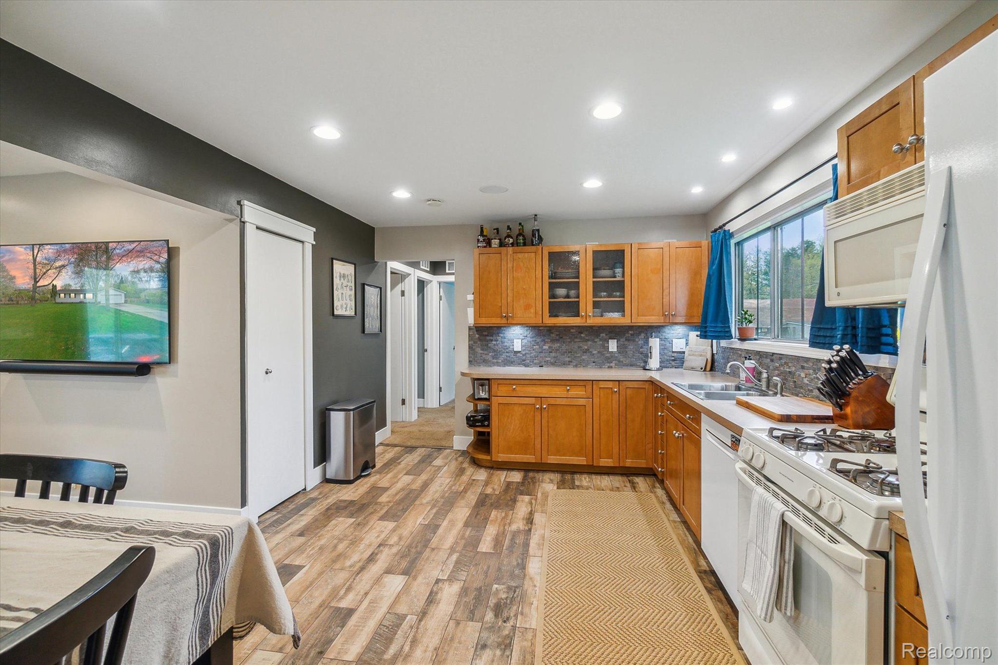 729 Henderson Road Howell, MI 48855 - Photo 10 of 32 Gallery Image 10