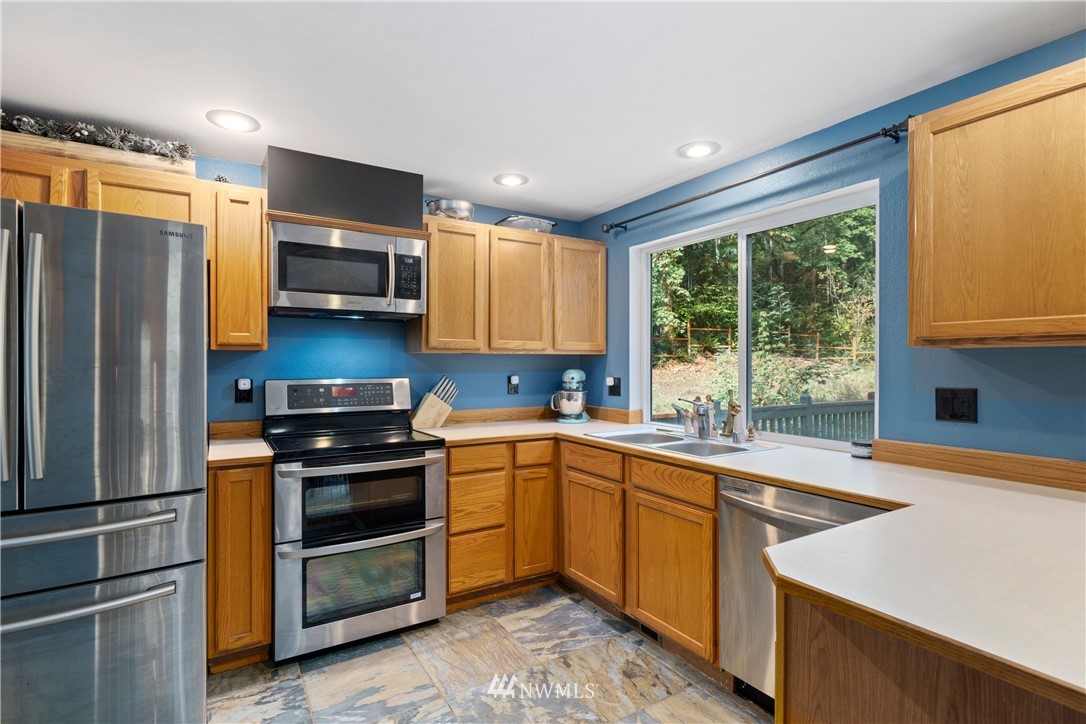 5811 Southeast Sedgwick Road Port Orchard, WA 98366 - Photo 11 of 28 Gallery Image 11