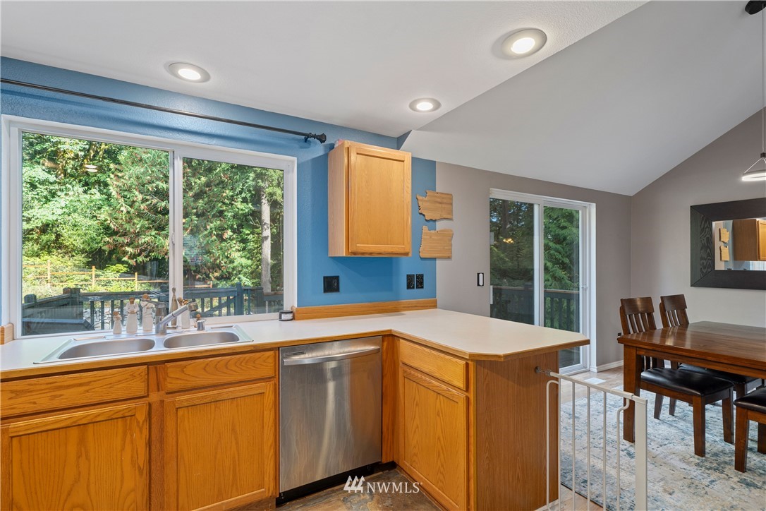 5811 Southeast Sedgwick Road Port Orchard, WA 98366 - Photo 12 of 28 Gallery Image 12