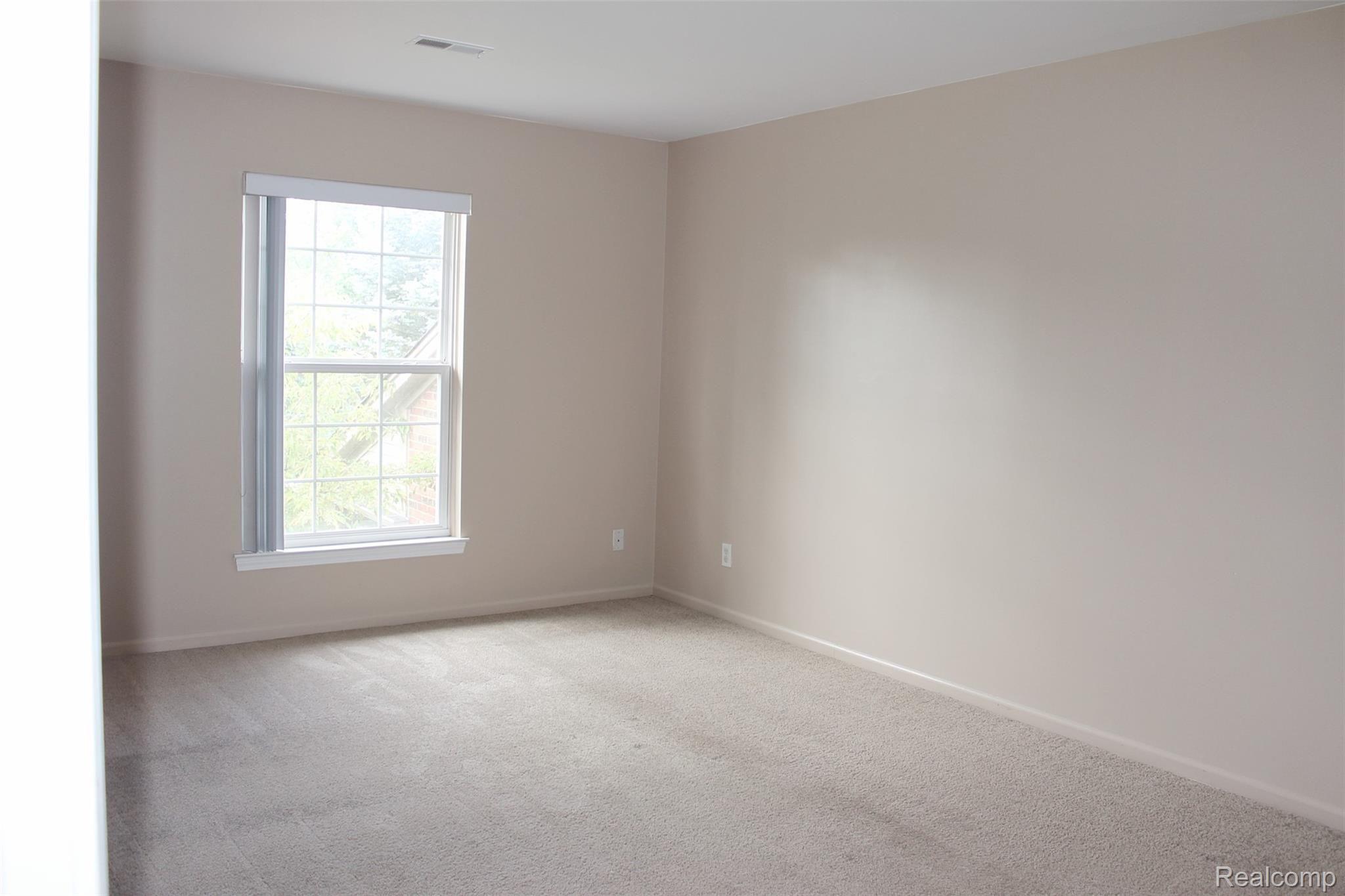 3689 Oakmonte Boulevard, Unit 17 Rochester, MI 48306 - Photo 17 of 31 014_HZP.jpg