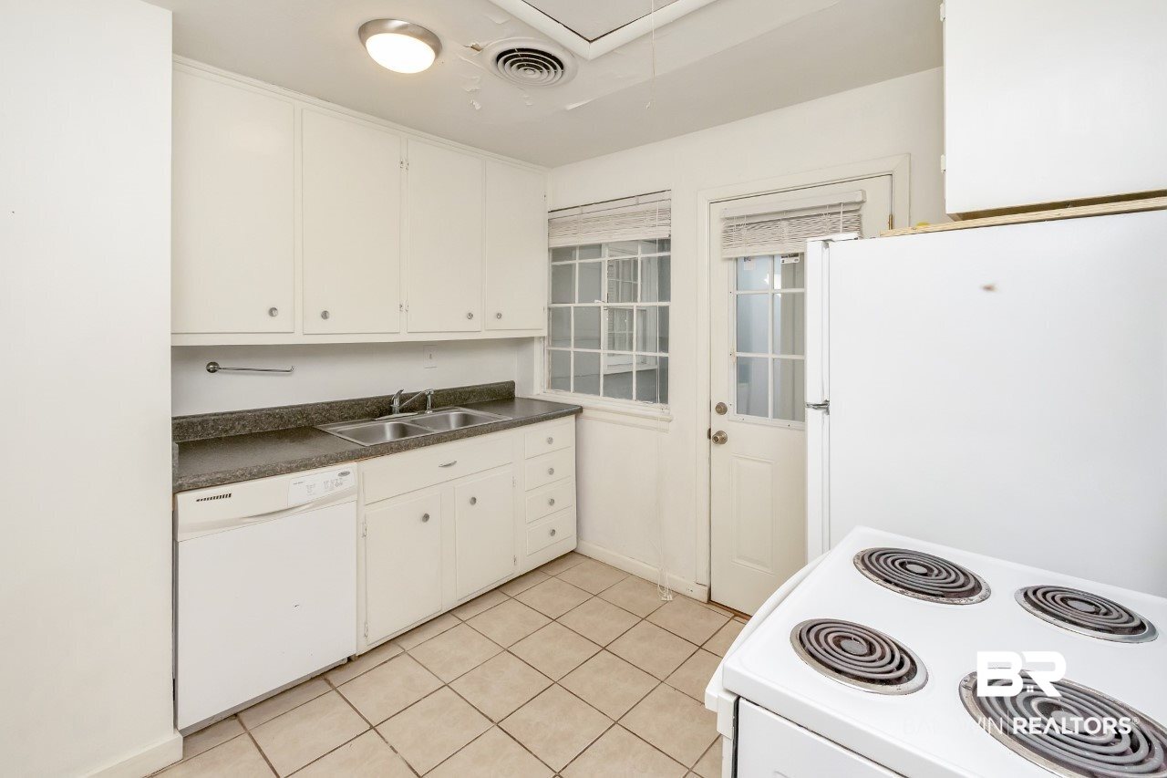 8 Princess Anne Road Mobile, AL 36608 - Photo 9 of 24