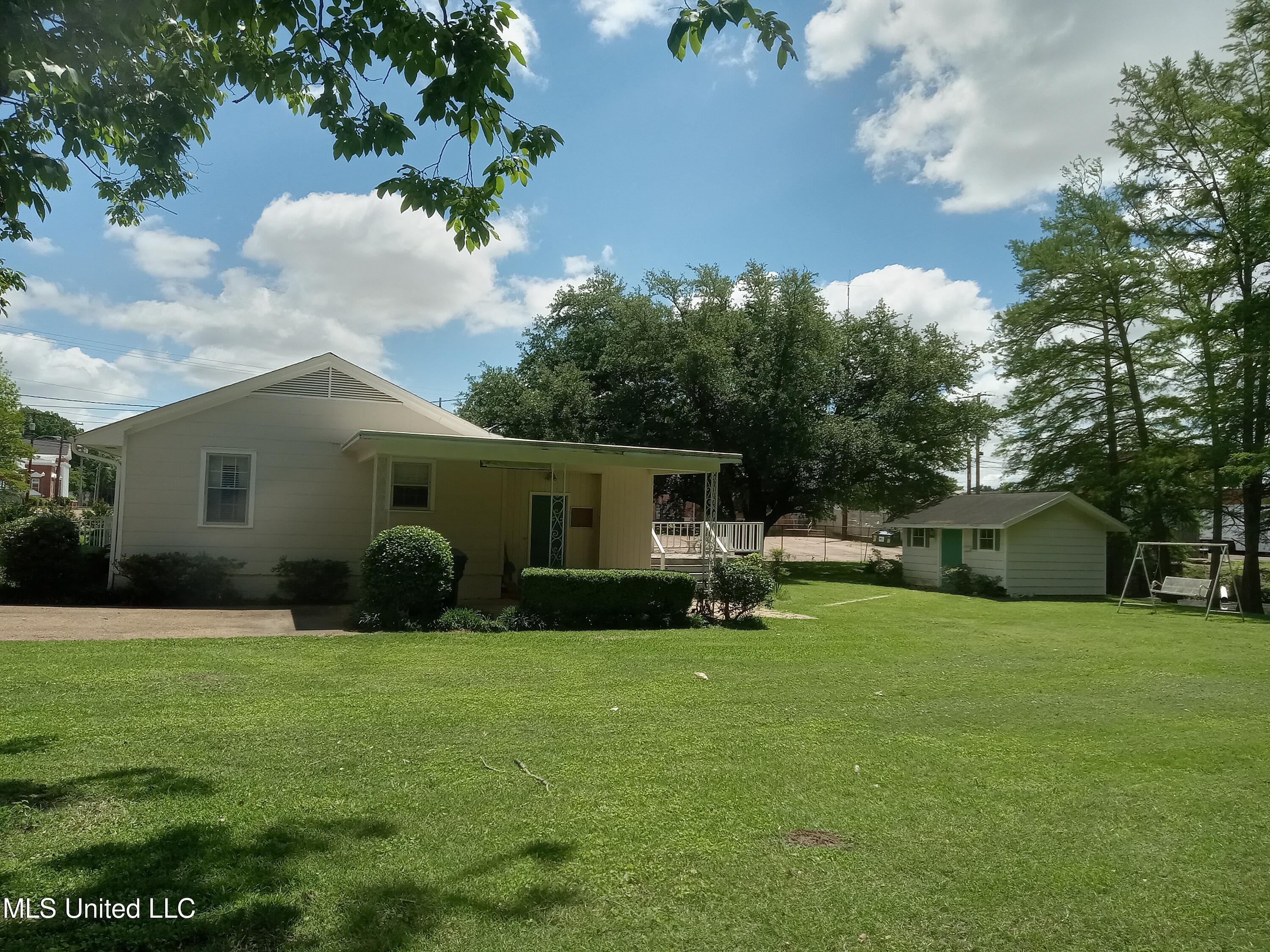 207 West Percy Street Indianola, MS 38751 - Photo 11 of 40 20250504_121001