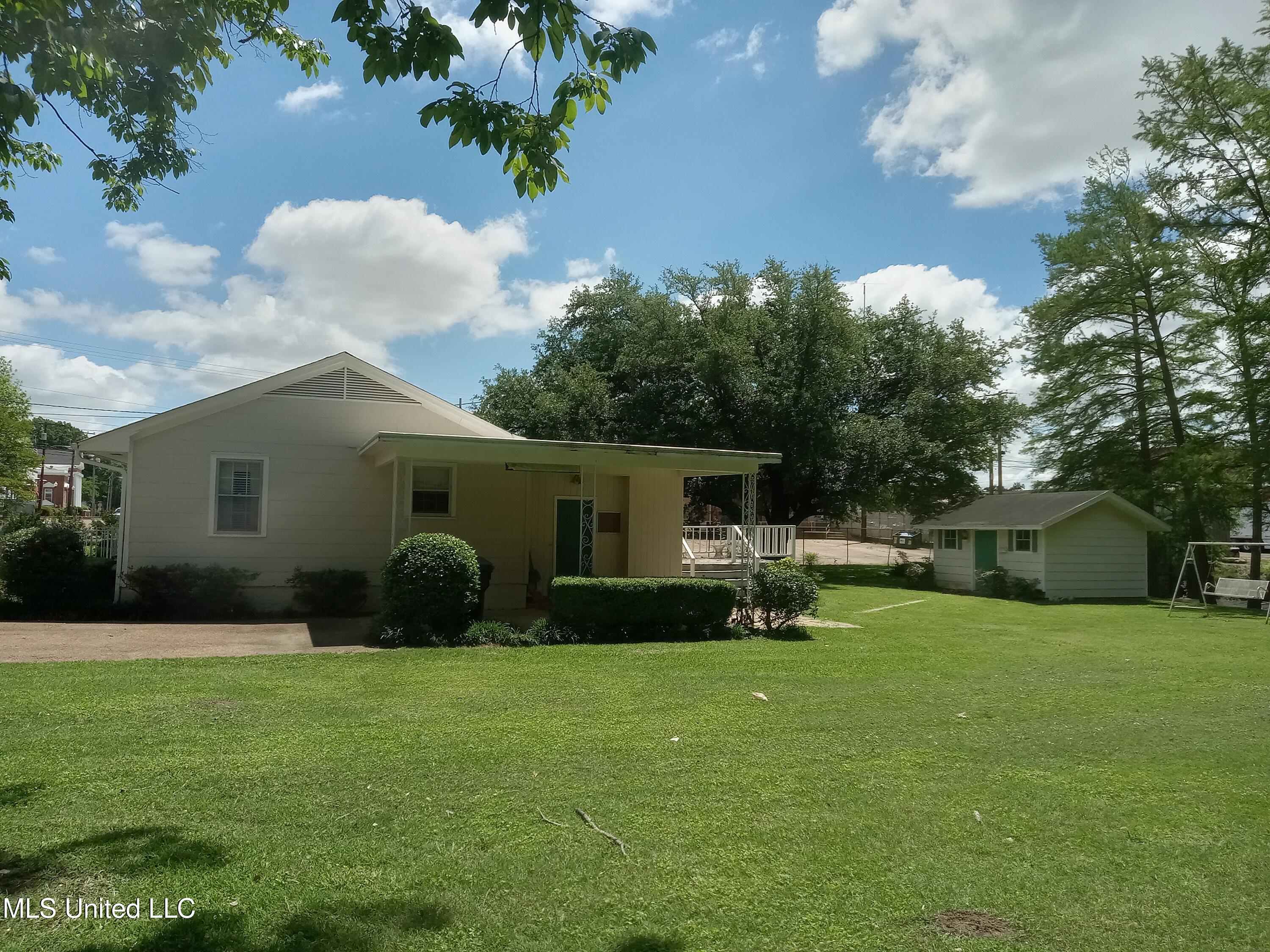 207 West Percy Street Indianola, MS 38751 - Photo 12 of 40 20250504_120952
