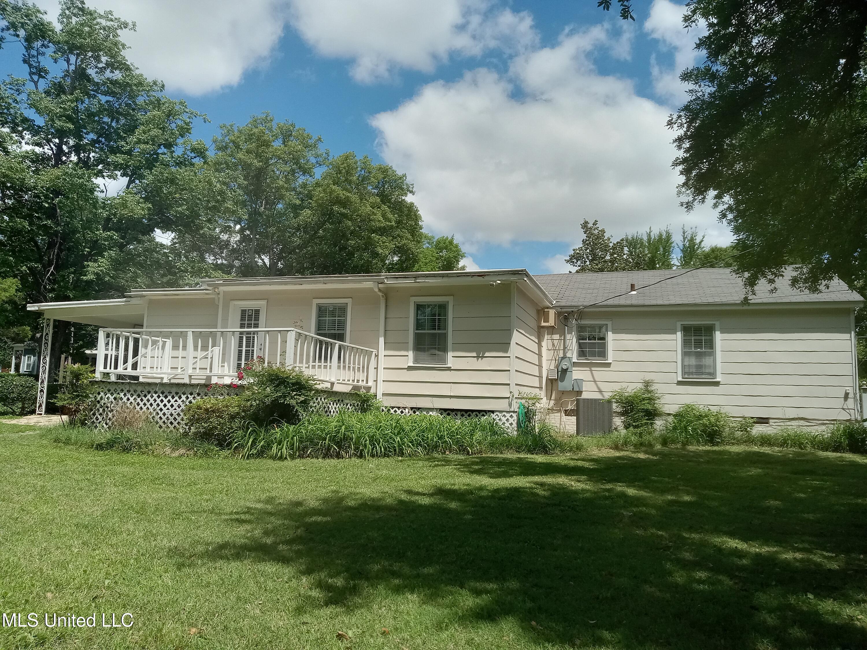 207 West Percy Street Indianola, MS 38751 - Photo 17 of 40 20250504_120844