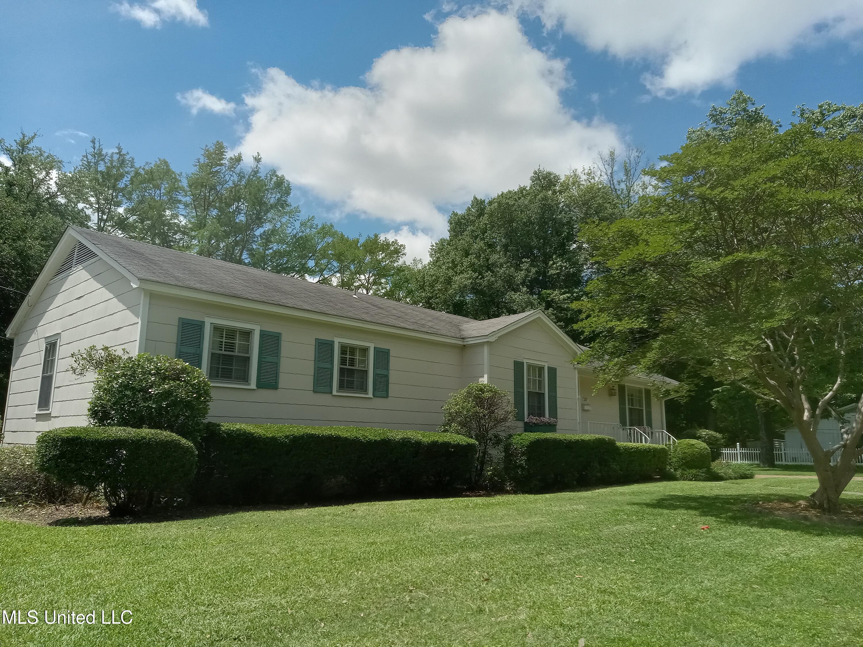 207 West Percy Street Indianola, MS 38751 - Photo 3 of 40 20250504_121311