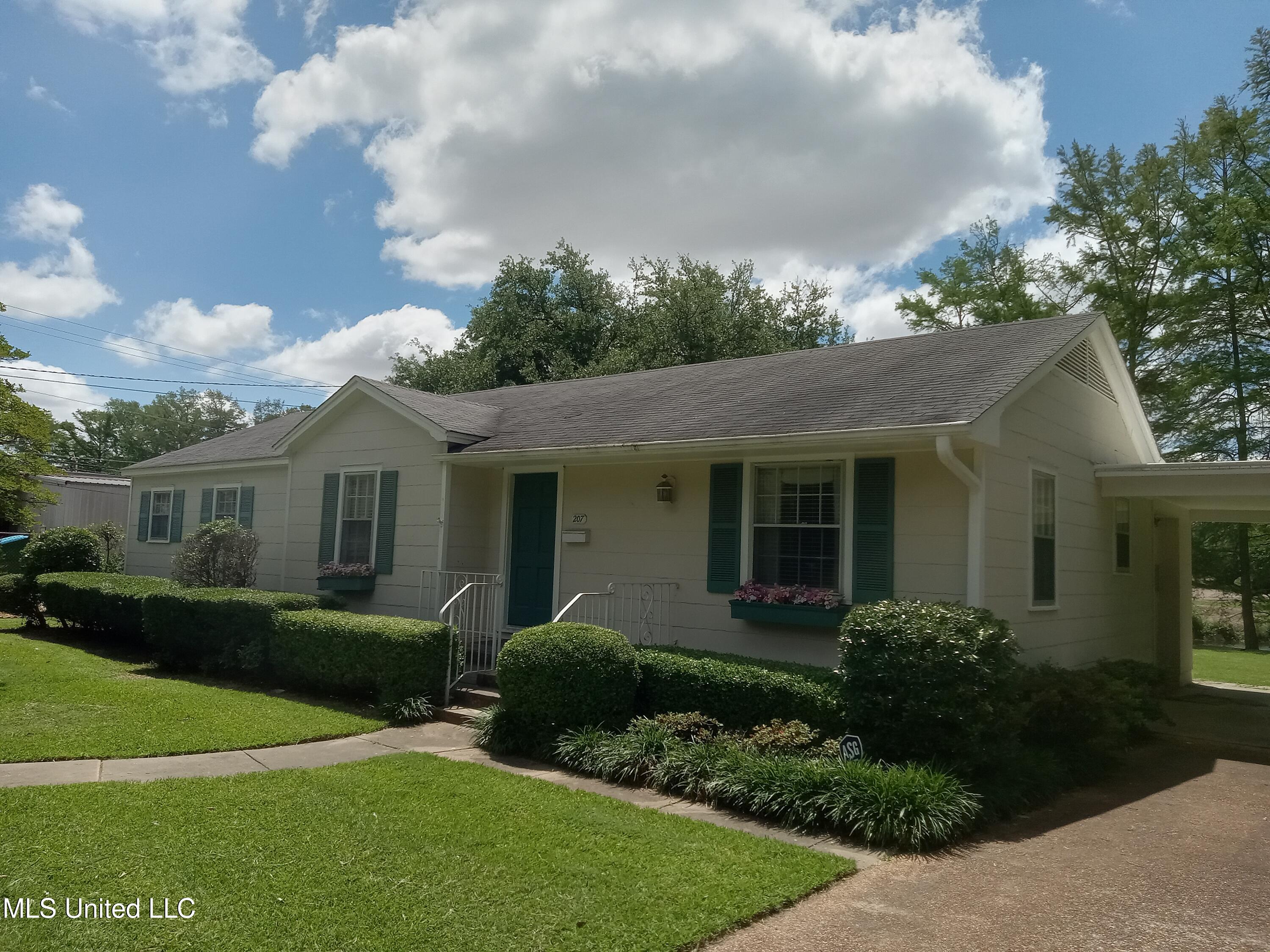 207 West Percy Street Indianola, MS 38751 - Photo 6 of 40 20250504_121154