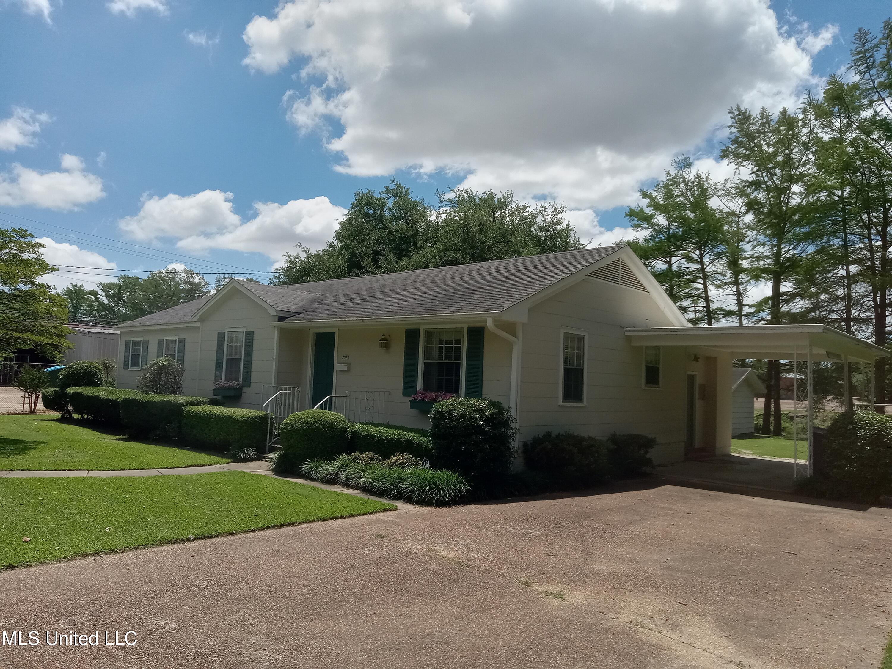 207 West Percy Street Indianola, MS 38751 - Photo 7 of 40 20250504_121031