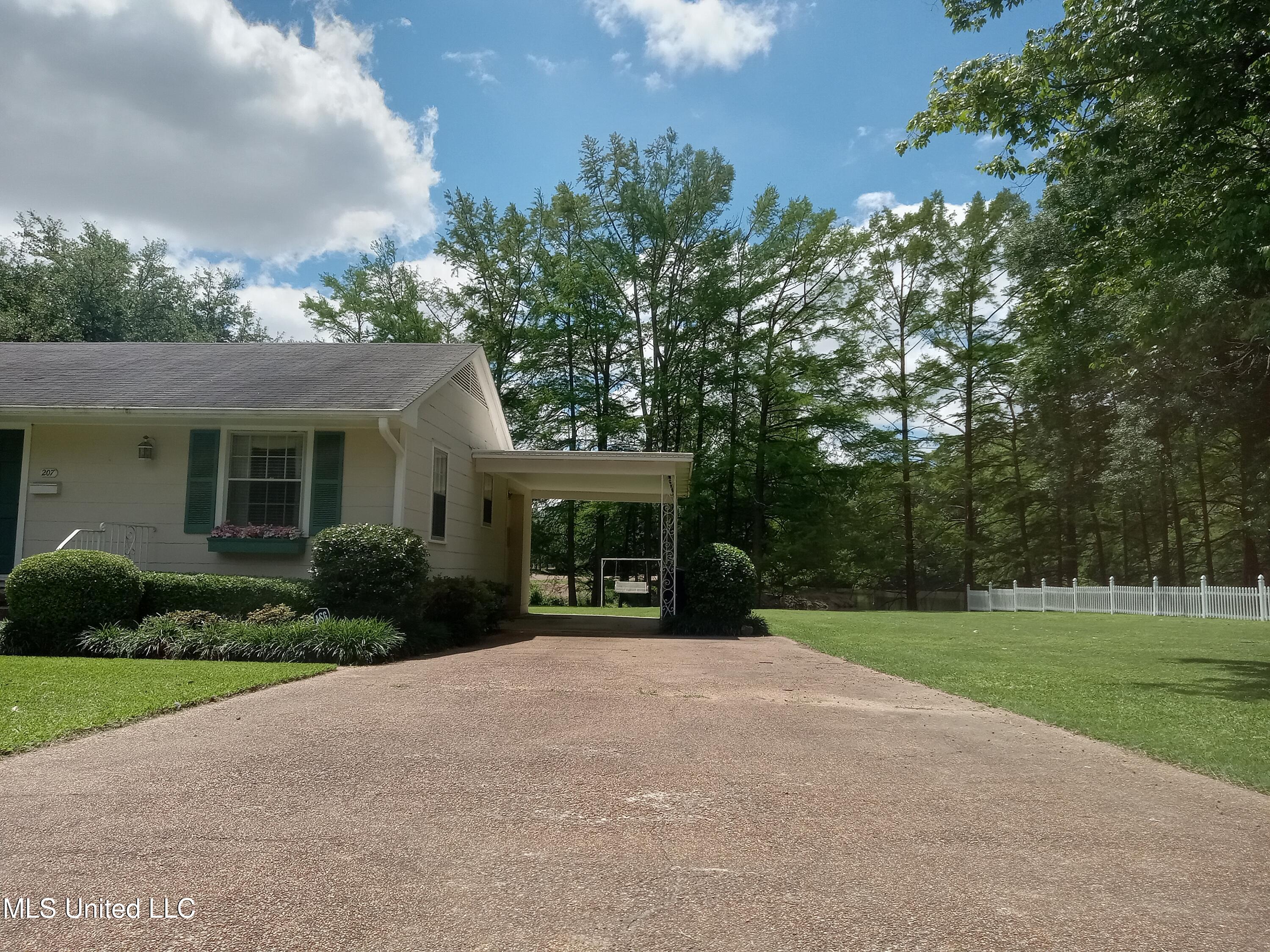 207 West Percy Street Indianola, MS 38751 - Photo 8 of 40 20250504_121220